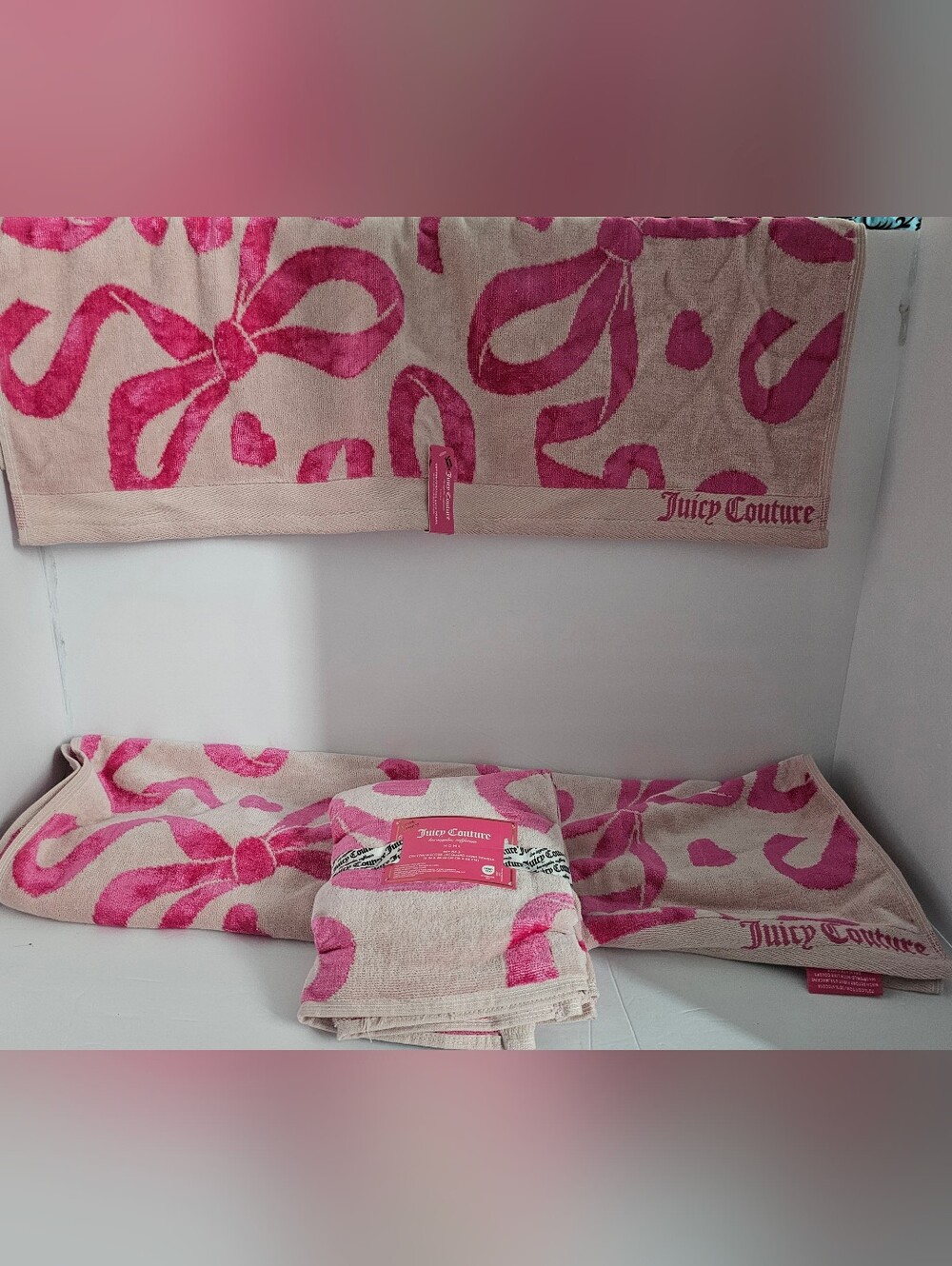 NWT Cream & Bright Pink Juicy Couture 4 Piece Bath/Hand Towel Set! Bows Hearts!